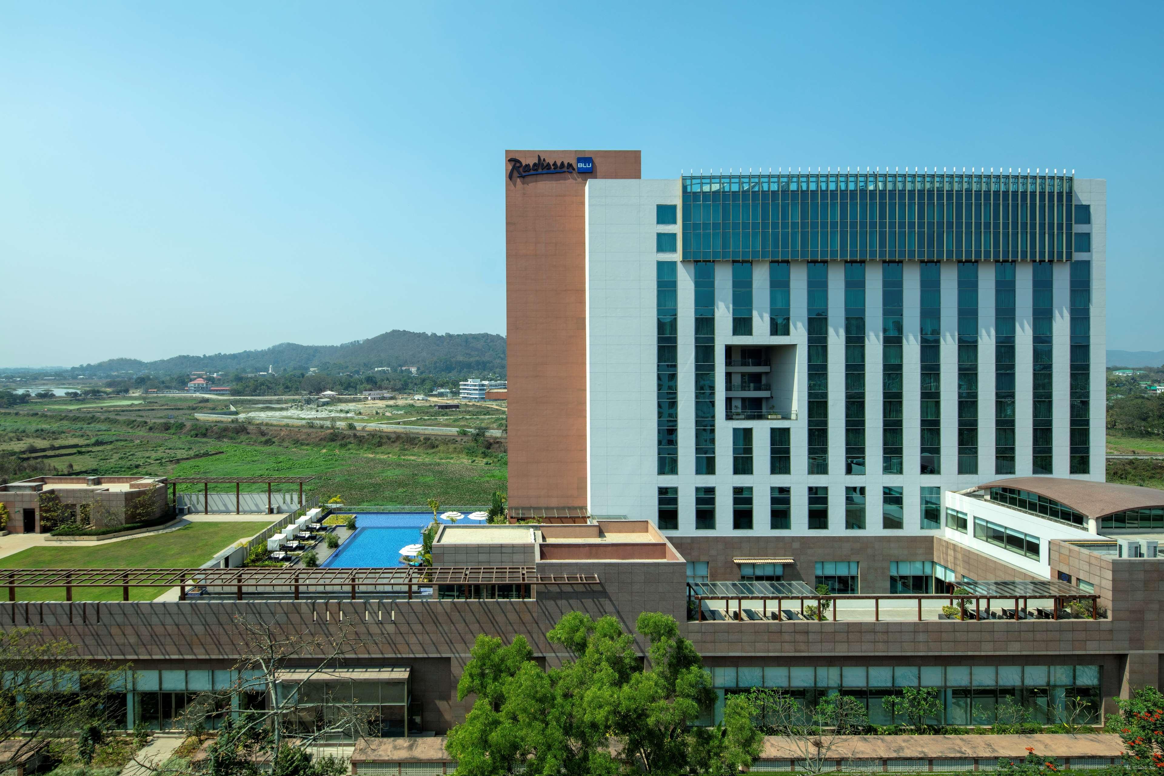 Radisson Blu Hotel Guwahati Exterior foto