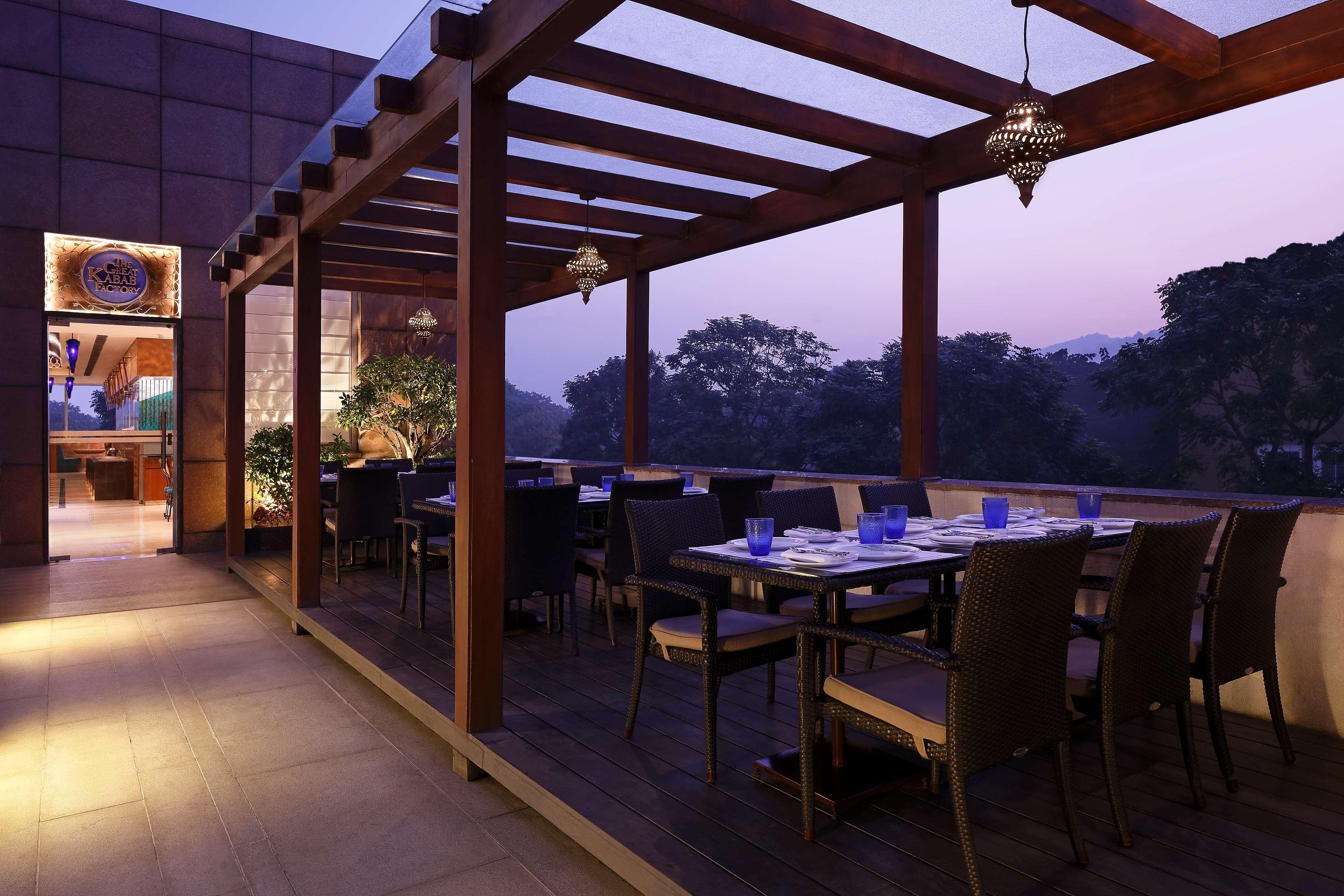 Radisson Blu Hotel Guwahati Exterior foto